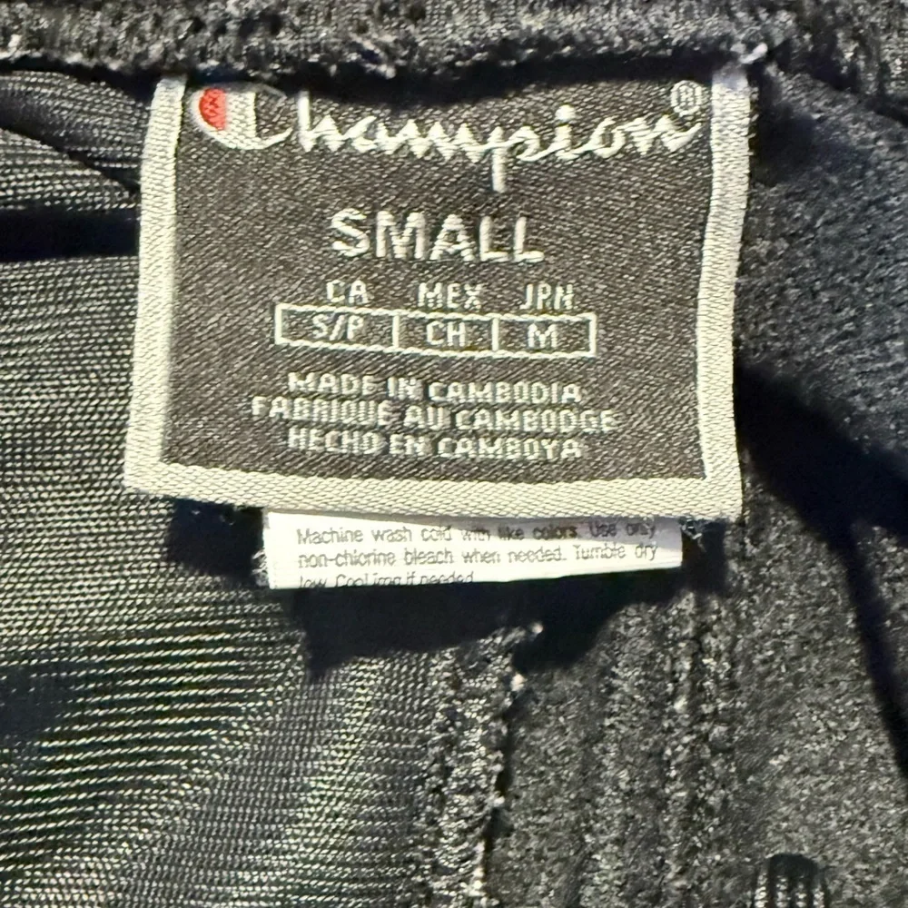 Champion label black